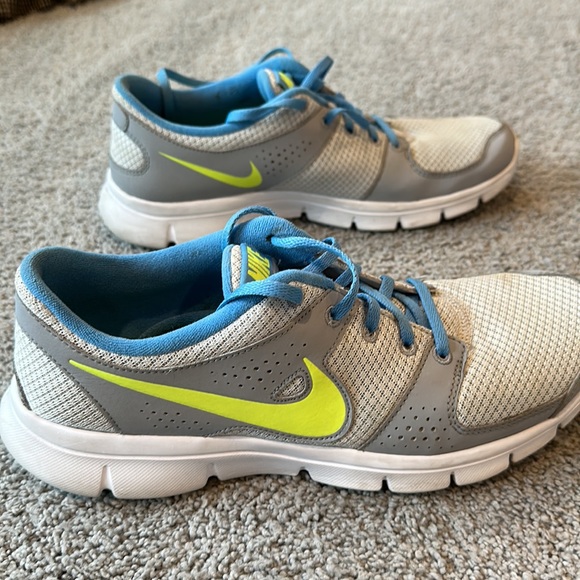 Nike Flex Experience RN shoes - Picture 4 of 5